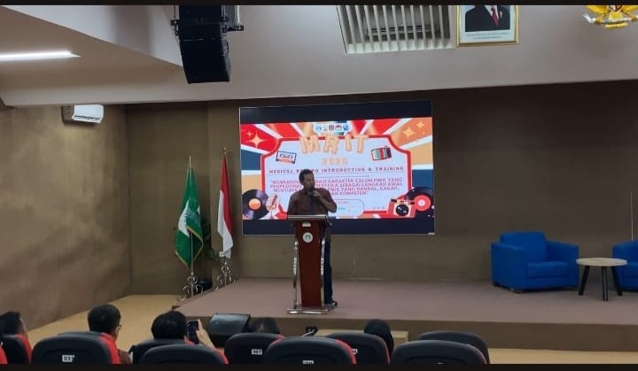 Sambutan dan Pembukaan Acara oleh Kaprodi D3 Rekam Medis dan Informasi Kesehatan, Bapak dr.Zaenal Sugiyanto, M.Kes